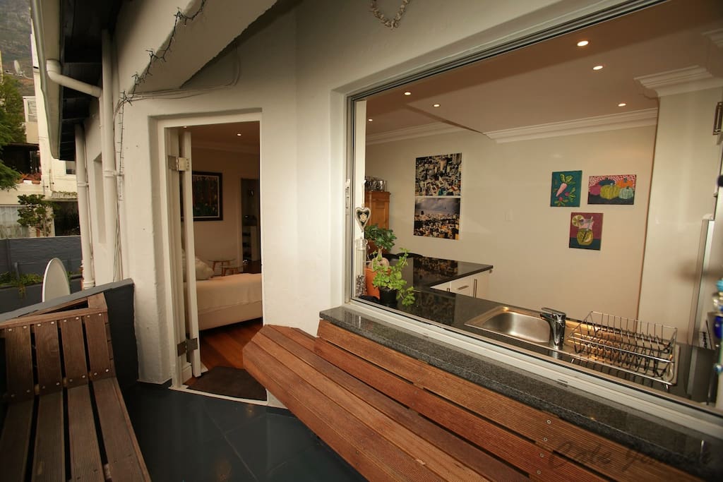 .Stackable kitchen windows make for the perfect entertainment kitchen