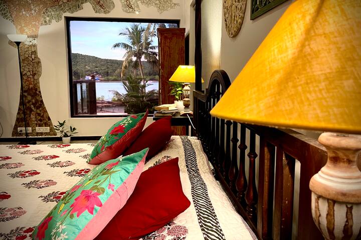 Riverview Uber Luxury Villa : Susegad Stays