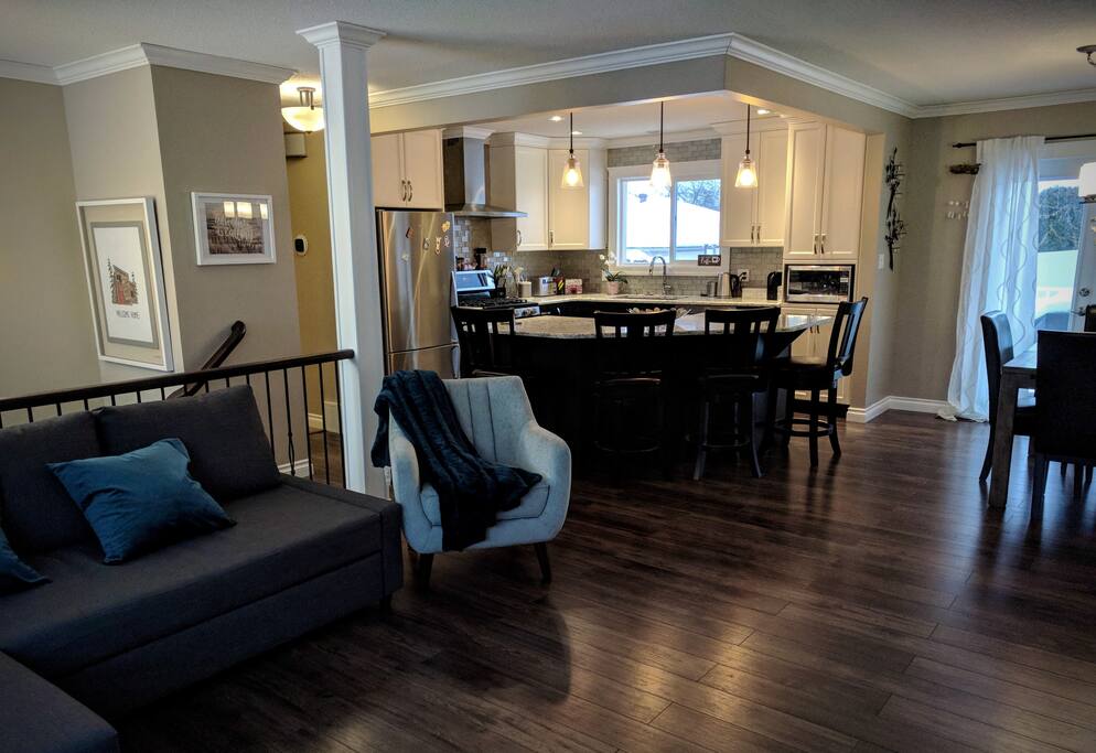 Shared Use Kitchen, Dining & Living Space