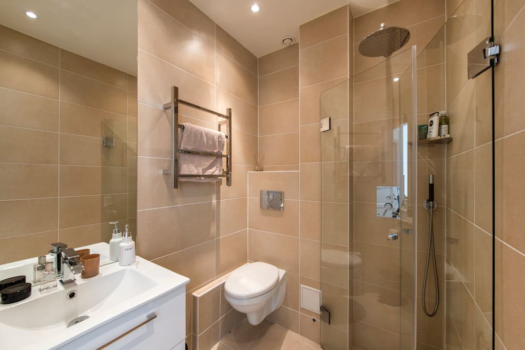 Bathroom with heated floors and heated towel rail