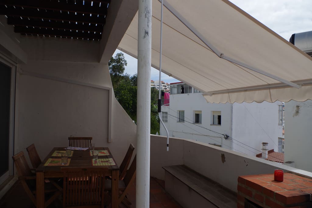 terrasse ensoleillée barbecue