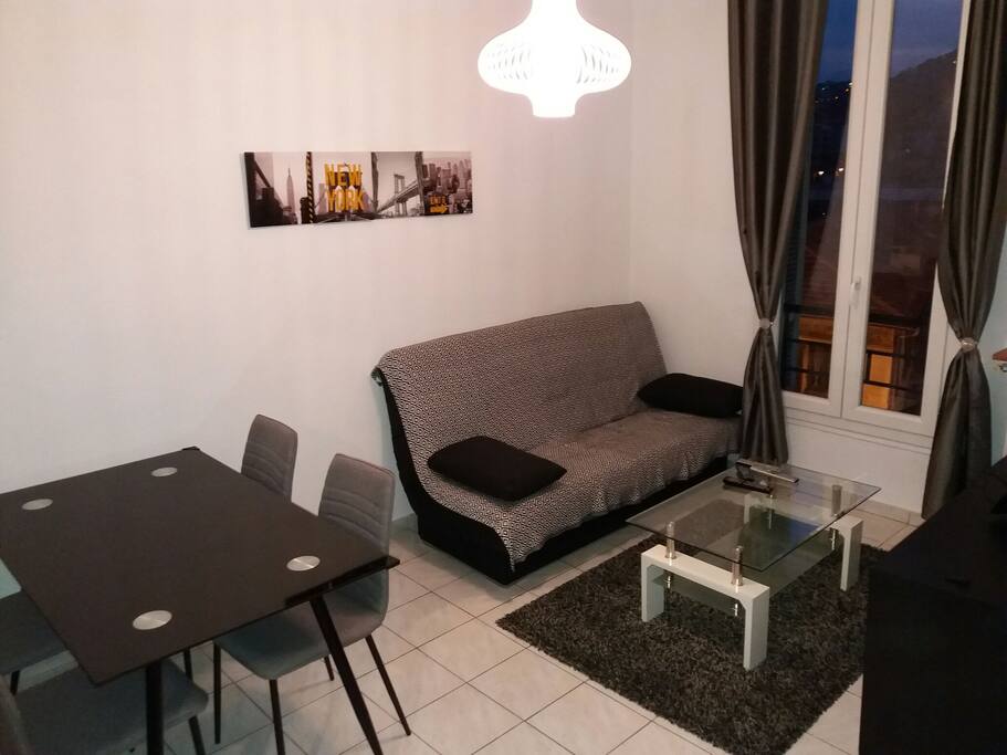 le salon/ salle à manger la nuit