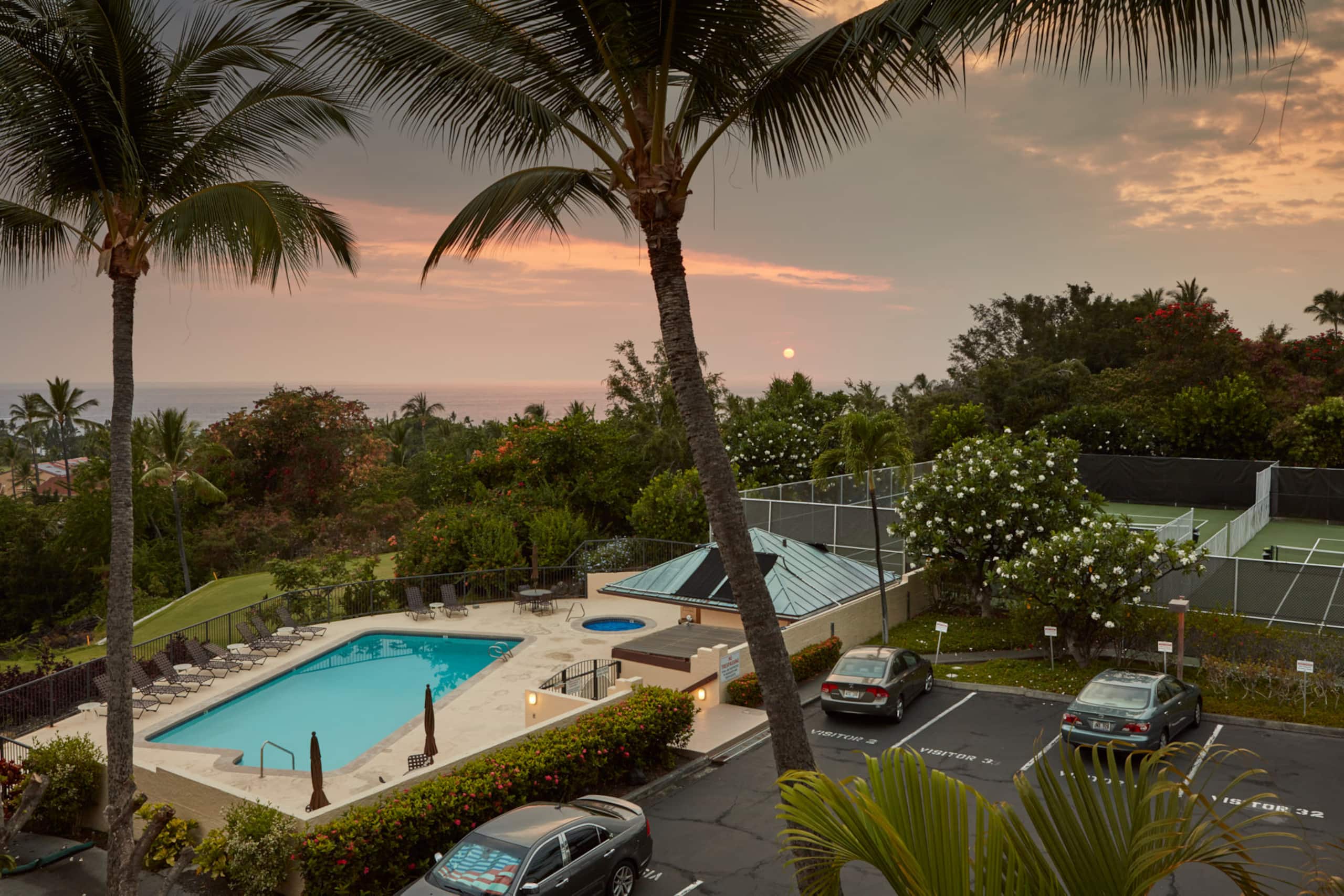 Condo in Kailua-Kona · ★4.96 · 3 bedrooms · 4 beds · 3 baths - Image 34