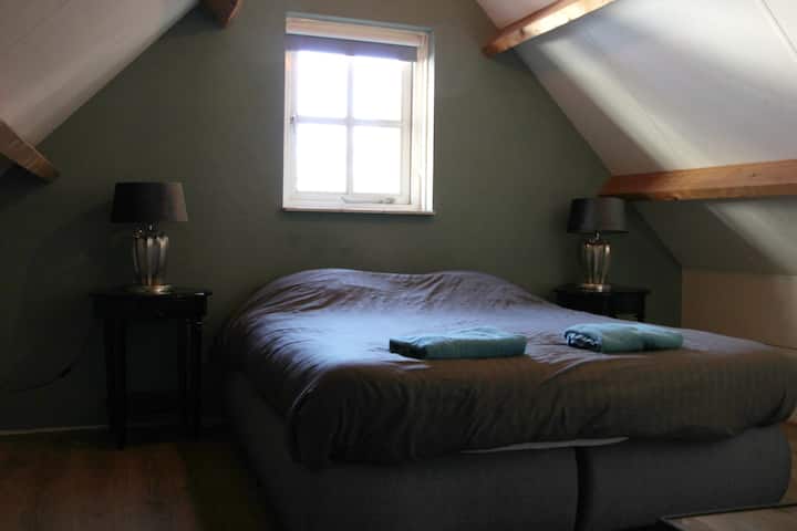 Main bedroom with double bed (160 cm* 200 cm)