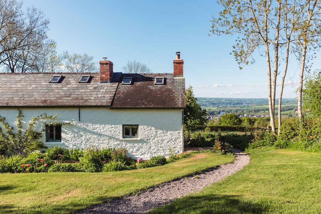 Secluded position on a hillside overlooking the book town of Hay-on-Wye