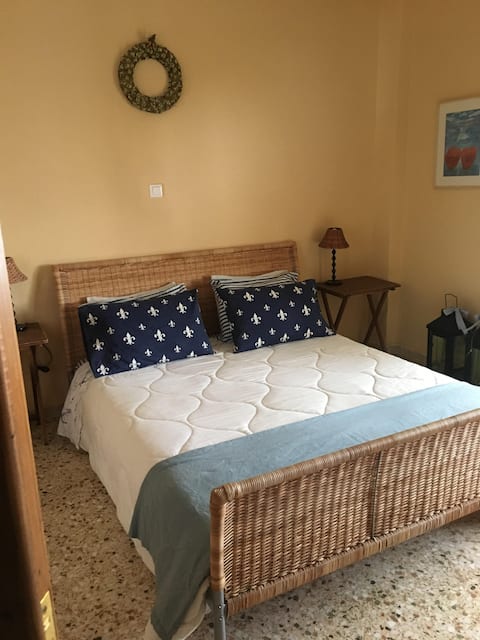 Mediterennean & traditional spacious family house.