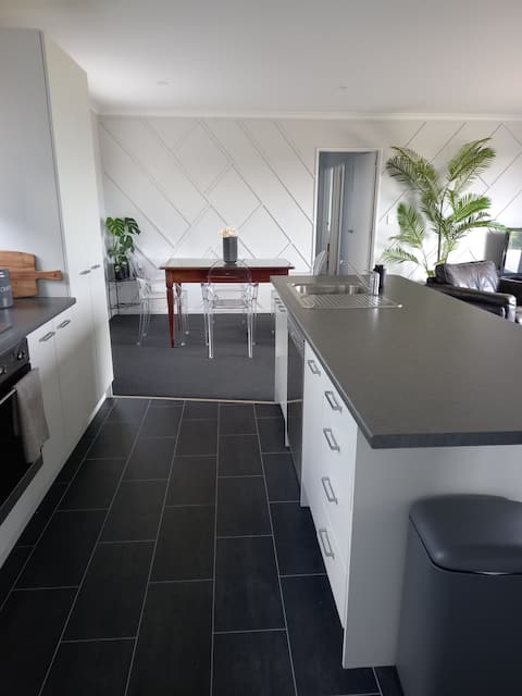 Popular Airbnb listing: Kaitaia Rural Relaxing in Town in Far North District