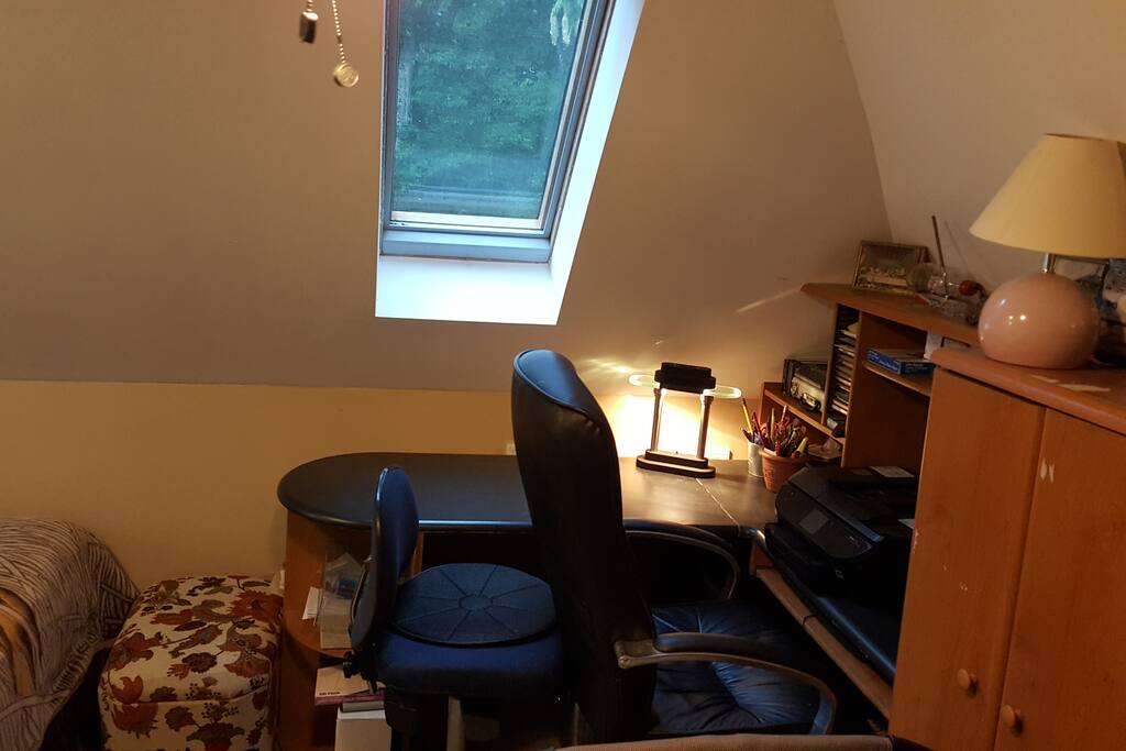 DESK/ OFFICE