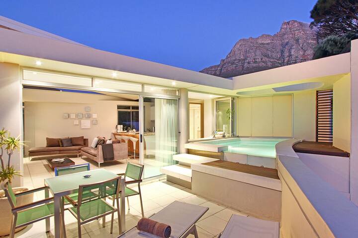 Lions View/ by beach/pool/patio/view/battery power