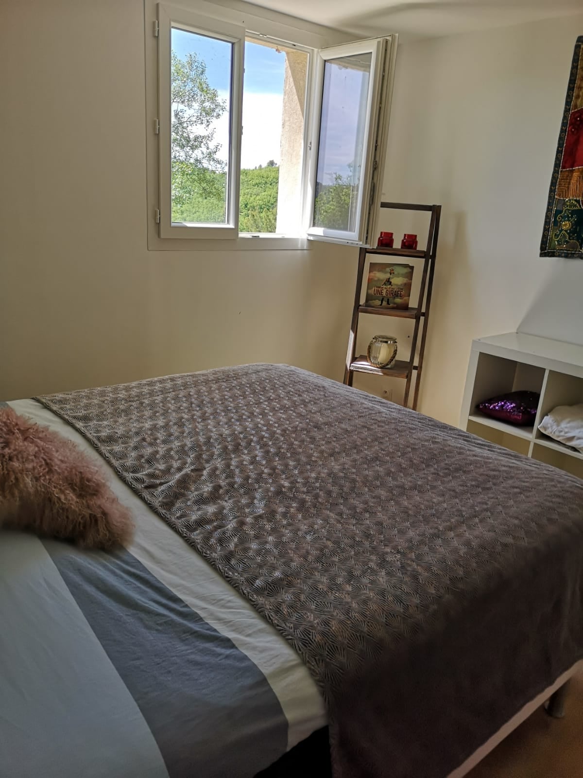 Dvojposteľová spálňa s manželskou posteľou je 160 x 200, veľmi pohodlná a veľmi kvalitná 