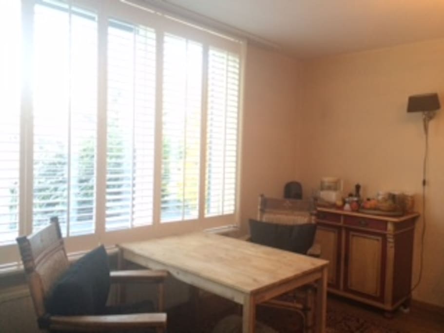 spacious breakfast room