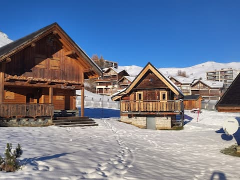 Successful Airbnb property: Small cozy nest in the center of the village. in Fontcouverte La Toussuire