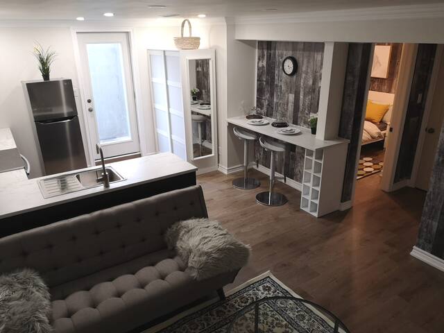 Alliston's Luxury Apartment!