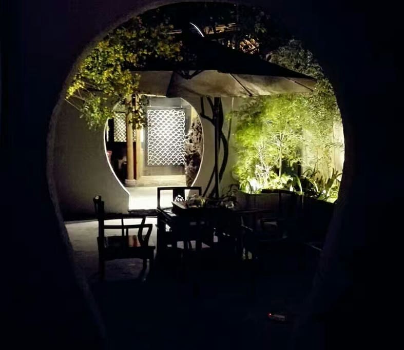 院落夜景