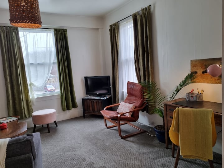 Queen Catherine Apartment Suite - Watkins Glen, NY