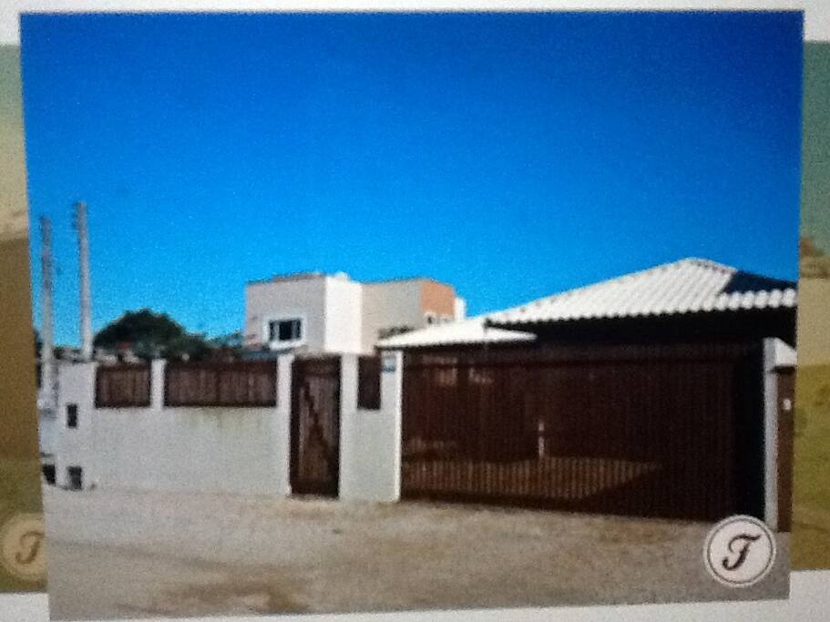 Entrada das garagens pela Rua Ariribá