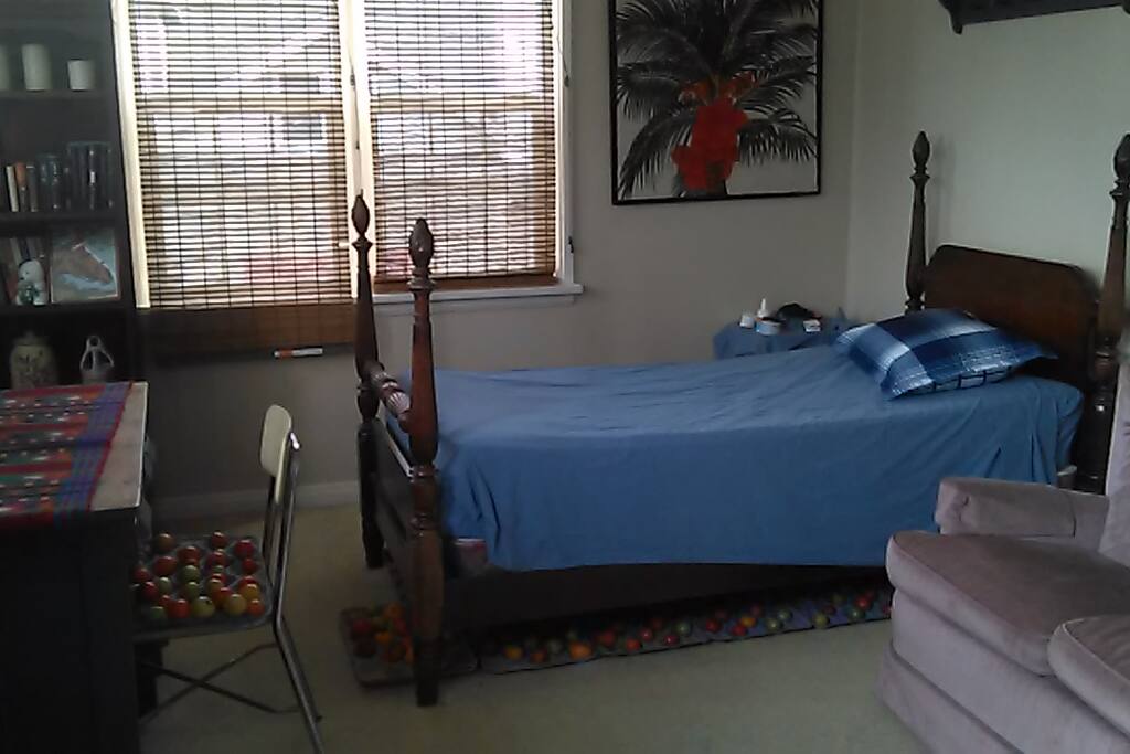 Single Bed with Queen Bed