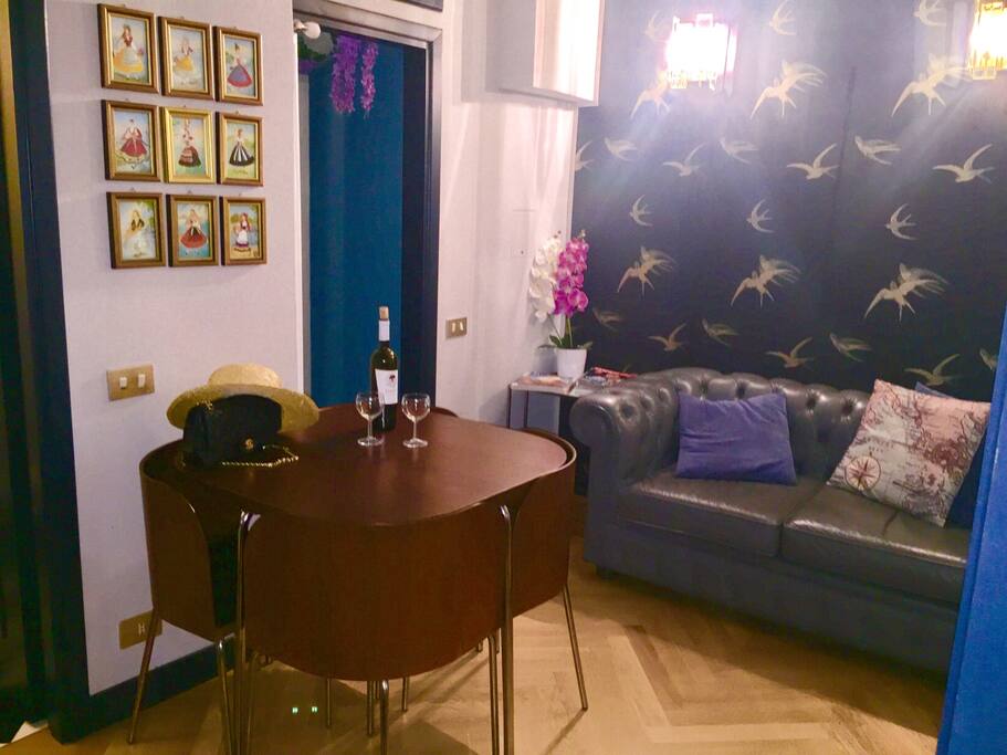 entrance and little living room with sofà and table for dinner