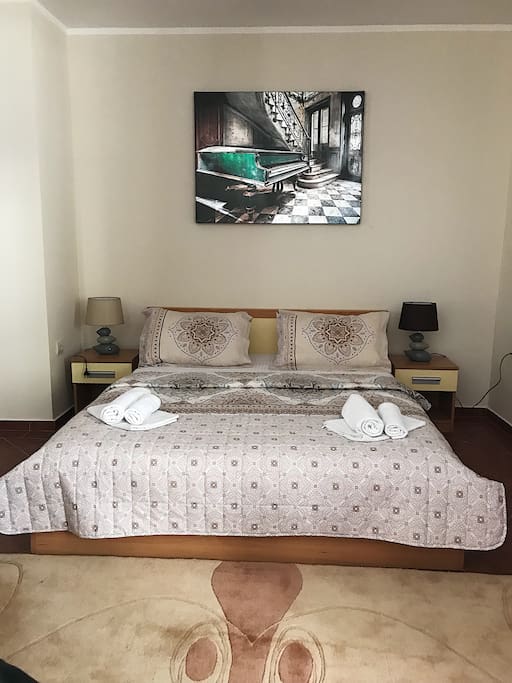 Queen Size Bed in Modern Room