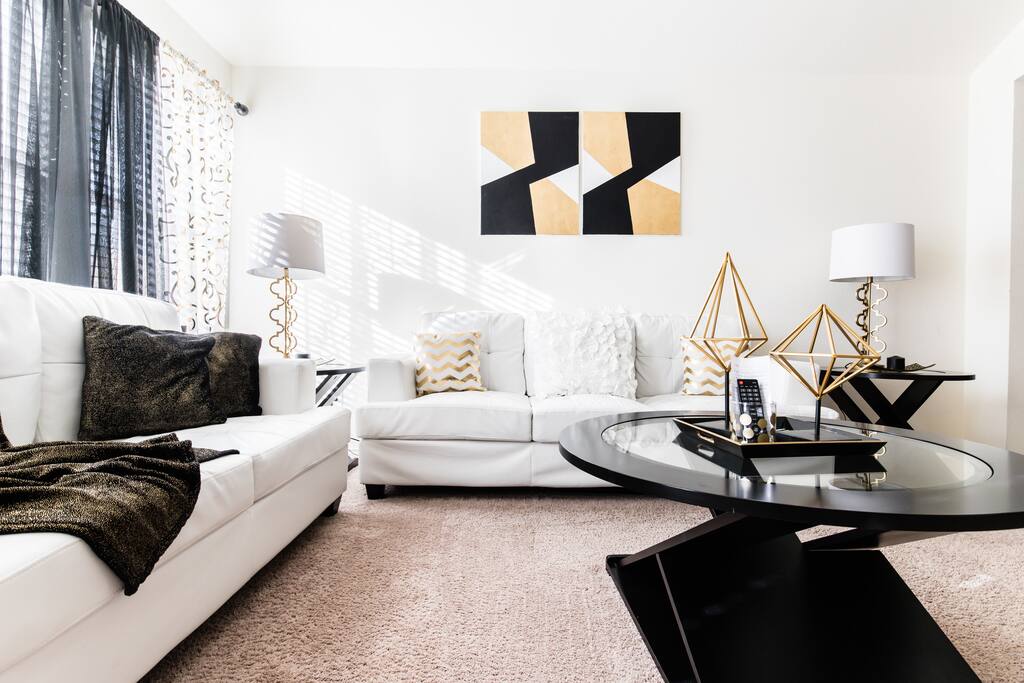 Modern style touch with comfort in mind. Great to spend time with friends and family.