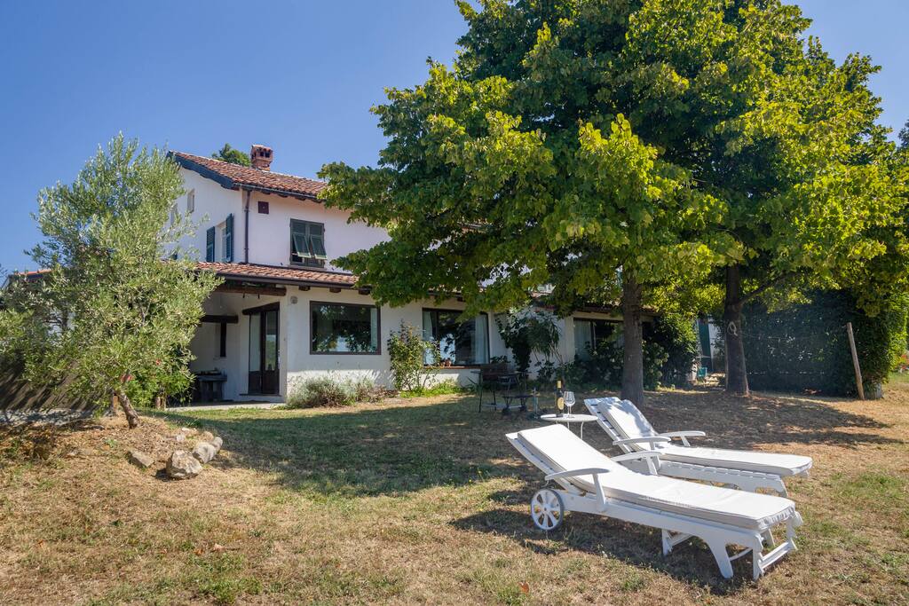 House in the vineyards Houses for Rent in Gavi, Piedmont, Italy