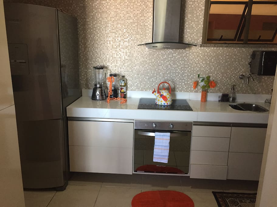 Moderna cozinha equipada integrada