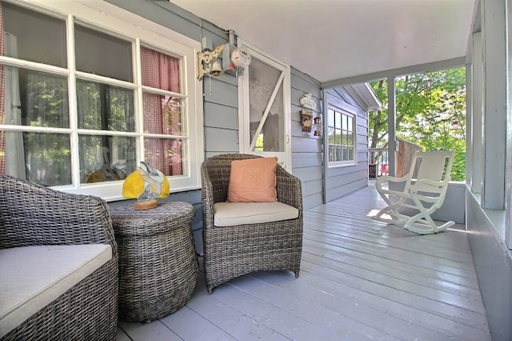 Chalet Le Grenouille Et Nenuphars Chalets For Rent In Saint Mathieu Du Parc Quebec Canada