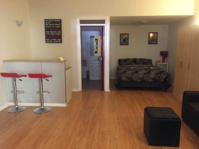 Private granny flat, conveniently located