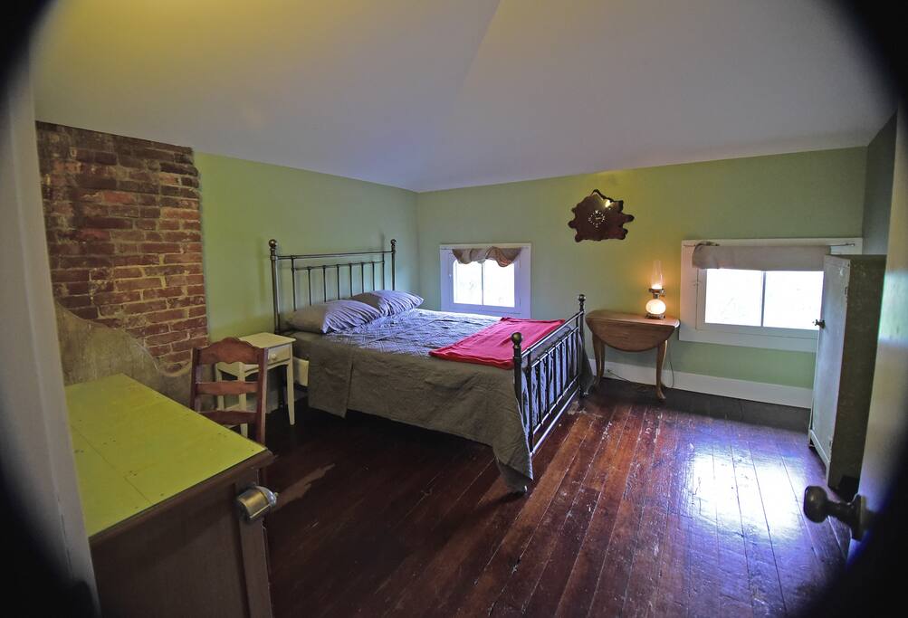 Cozy room on the top floor, with full-size bed.