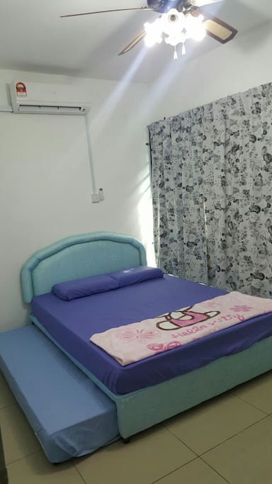 Queen bed with single pull out