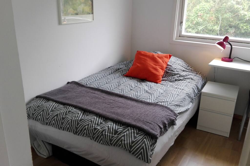 120 cm bed with small laptop desk with view to garden