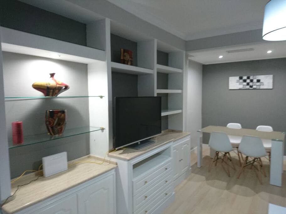 salón con tv Smart tv