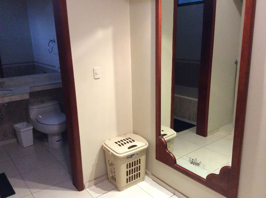 Walking Closet de dormitorio con baño