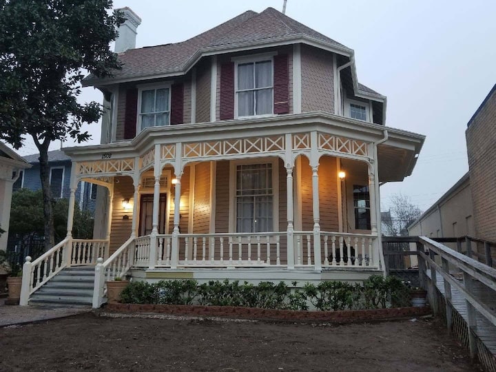 Renovated Historic 2 Story Home On 23rd St. - 加爾維斯敦