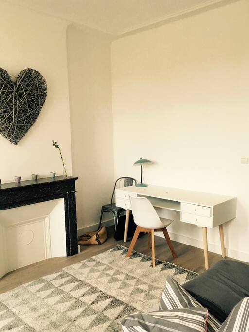 Bureau dans la chambre