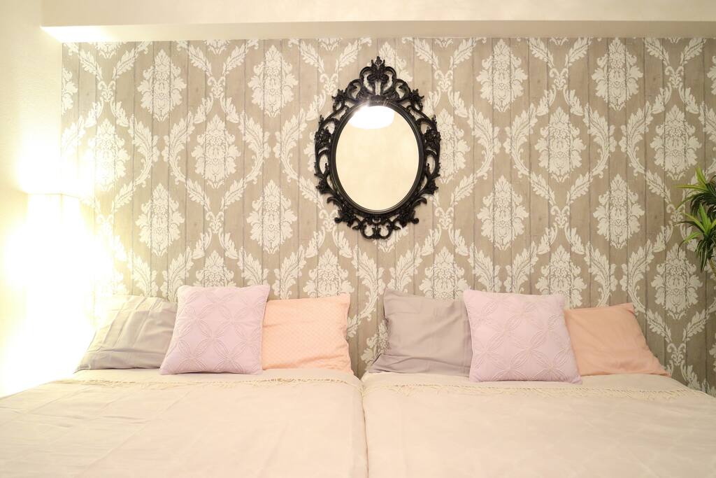 2 semi double beds and 4 pillows!!