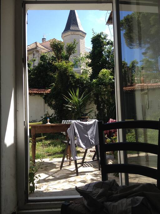 Depuis la cuisine, vue sur jardin, charme et authenticité!