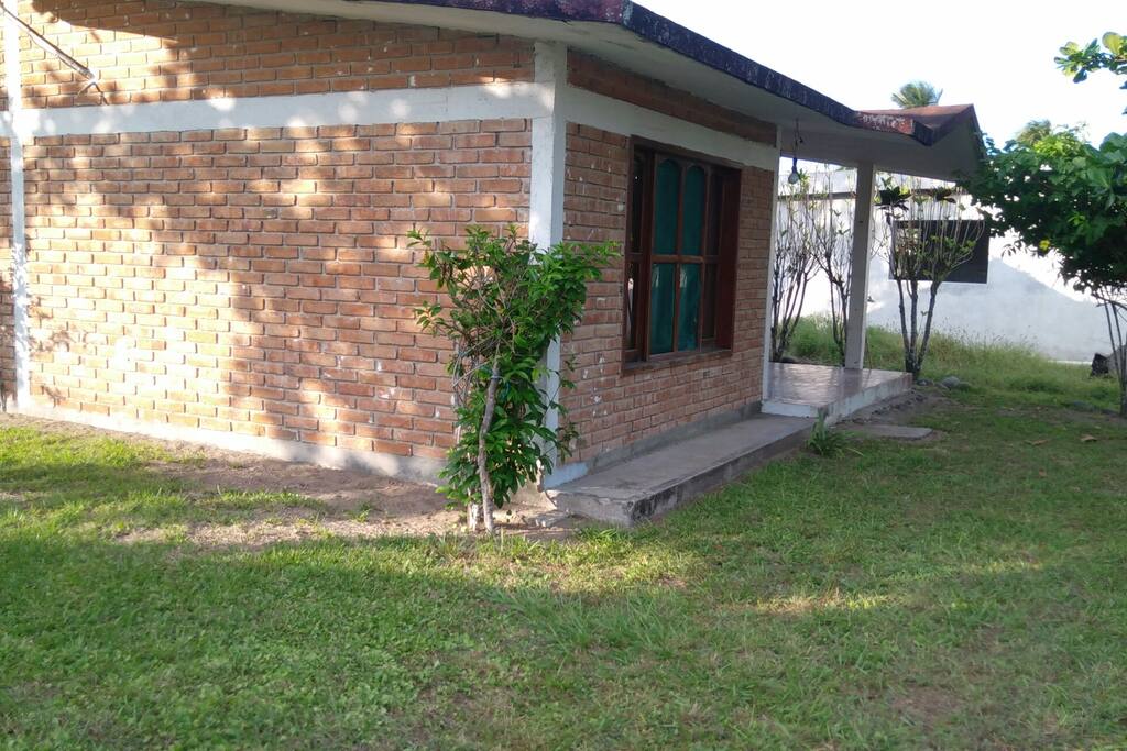 Lateral y jardin