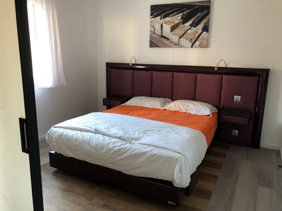 Chambre literie en 160/200 et salle de bain séparée