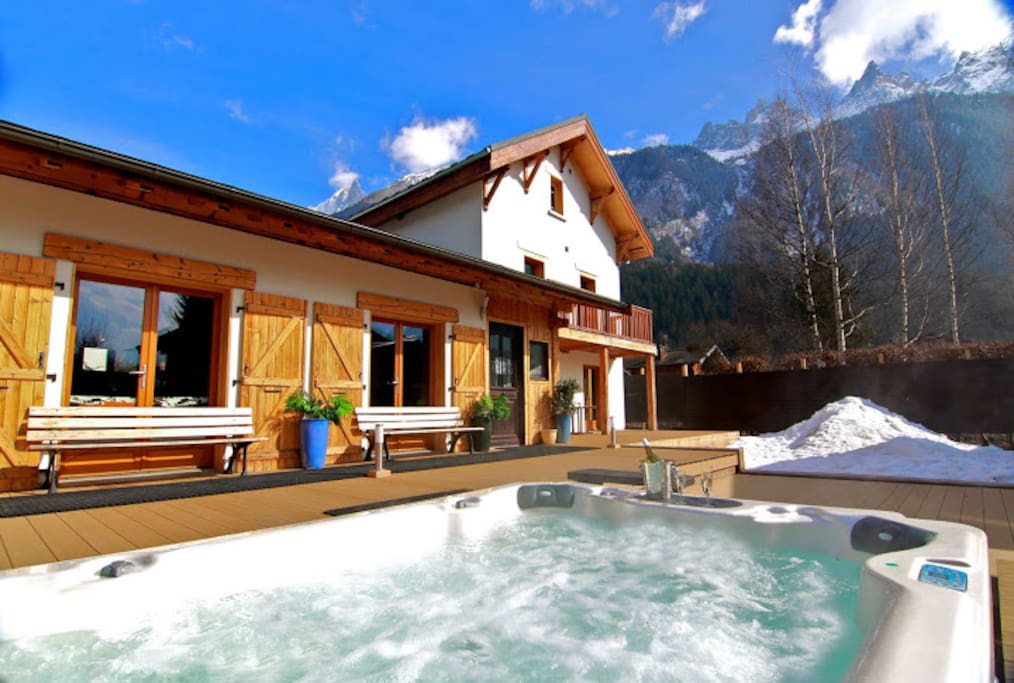 Panoramic views from our 10-12 person Jacuzzi hot tub