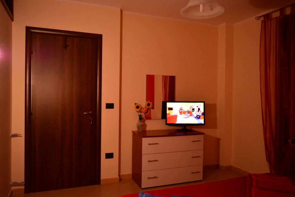Camera da letto angolo TV
