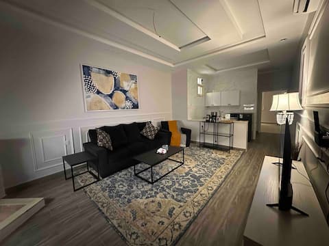 Distinguished ground floor apartment before the boulevard, water road