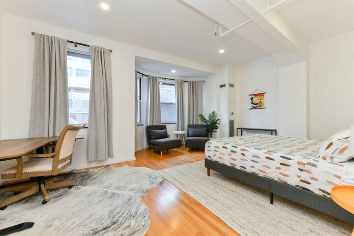 Downtown Crossing, Large Lofted Condo, Location! gallery image 4