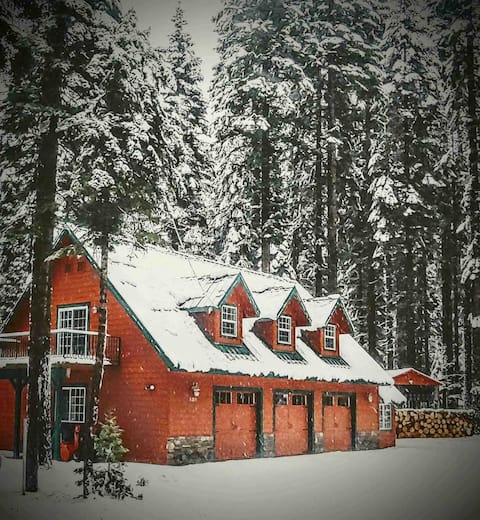 Cozy Cabin & Gameroom in Chester