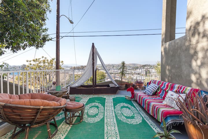 The Frida | Bright Kid Friendly Home with VIEWS gallery image 3