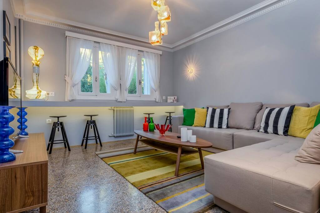 Spacious living room