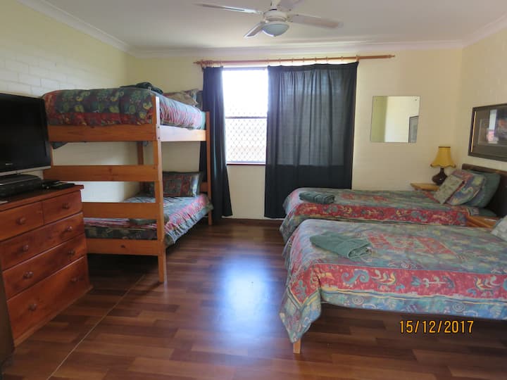 3. spavaća soba 2 x bračni krevet i bračni krevet
