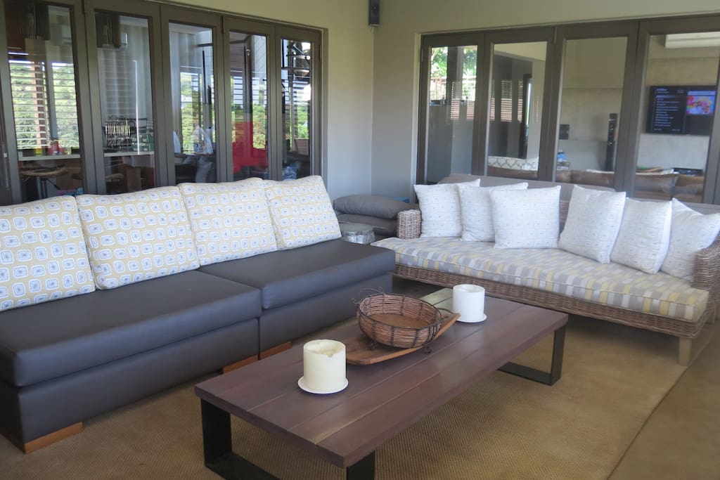 Built-in Braai and lounge area