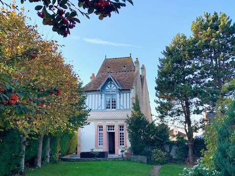 Beautiful authentic home, close to the sea