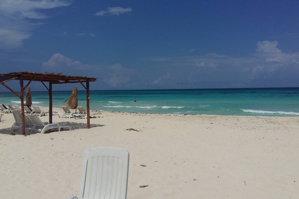 Vista de la playa a pasos de la casa
